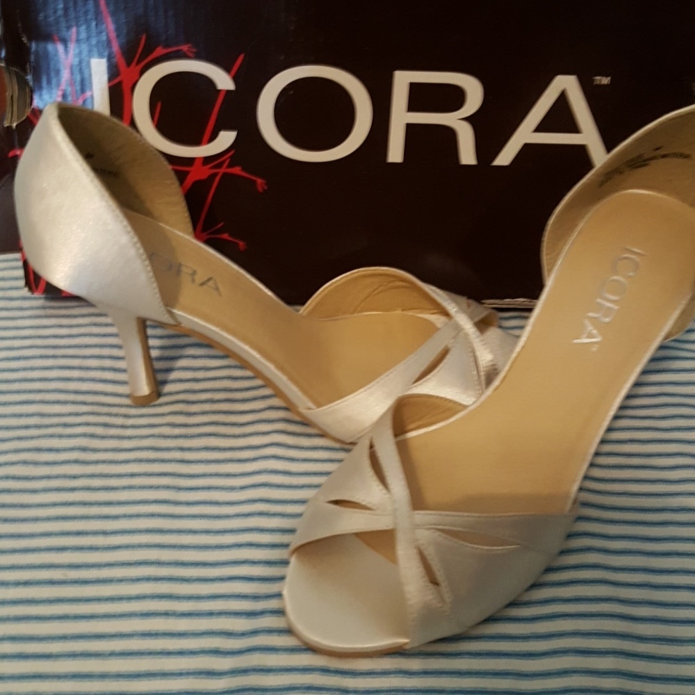 ICORA Bella Ivory Heels Size 6